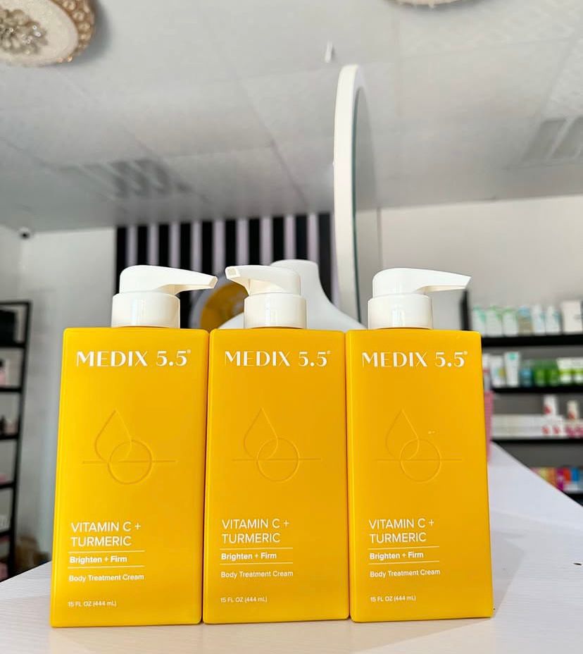 Medix 5.5 Vitamin C + Turmeric Body Treatment Cream - Image 5