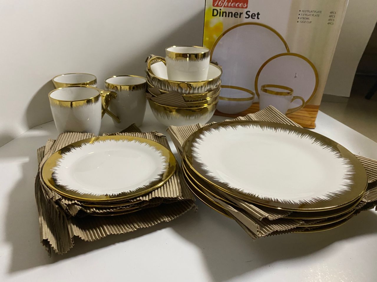16-Piece Gold Dinner Set with Plates, Bowls & Cups - Image 2