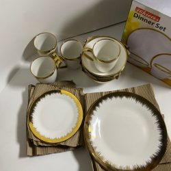 16 piece Gold dinner set