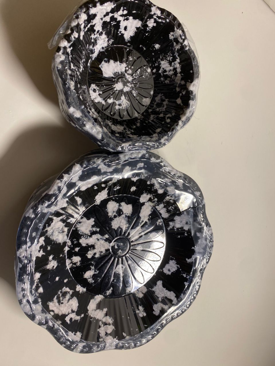 12-Piece Black and White Ceramic Dinnerware Set – 6 Deep Bowls & 6 Flat Plates - Image 2