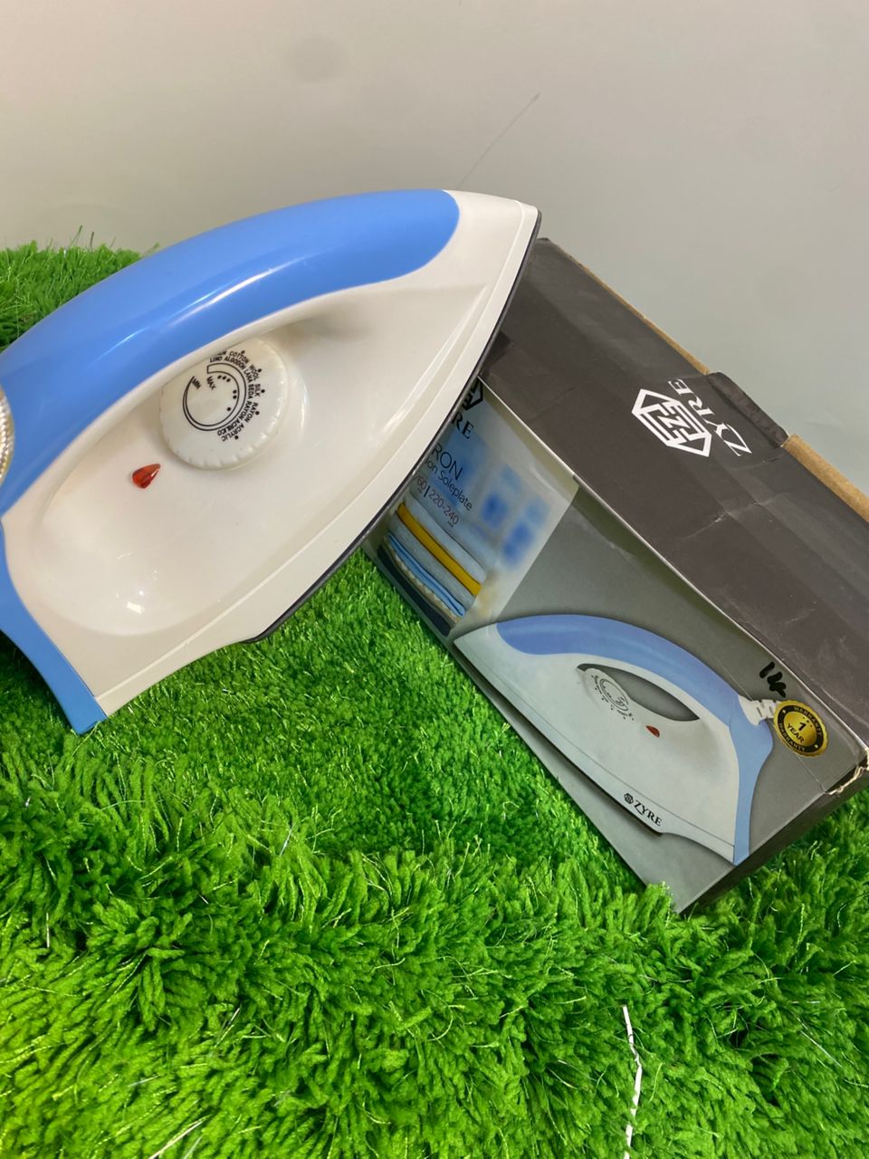 Zyre Dry Iron 1200W with Teflon Soleplate - Image 2
