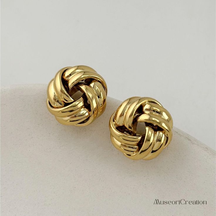 Twisted Knot Gold Stud Medium Earring